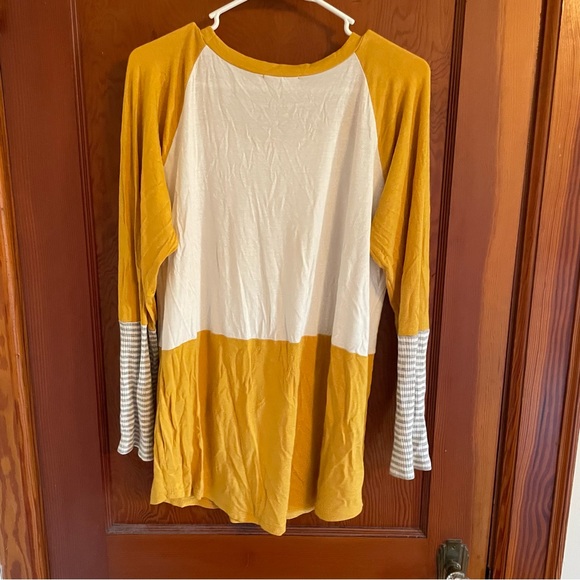 Coco and Main long sleeve top - Picture 2 of 6